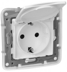 Розетка силовая Legrand Etika (672232) скрыт. зазем. крыш. IP44 белый